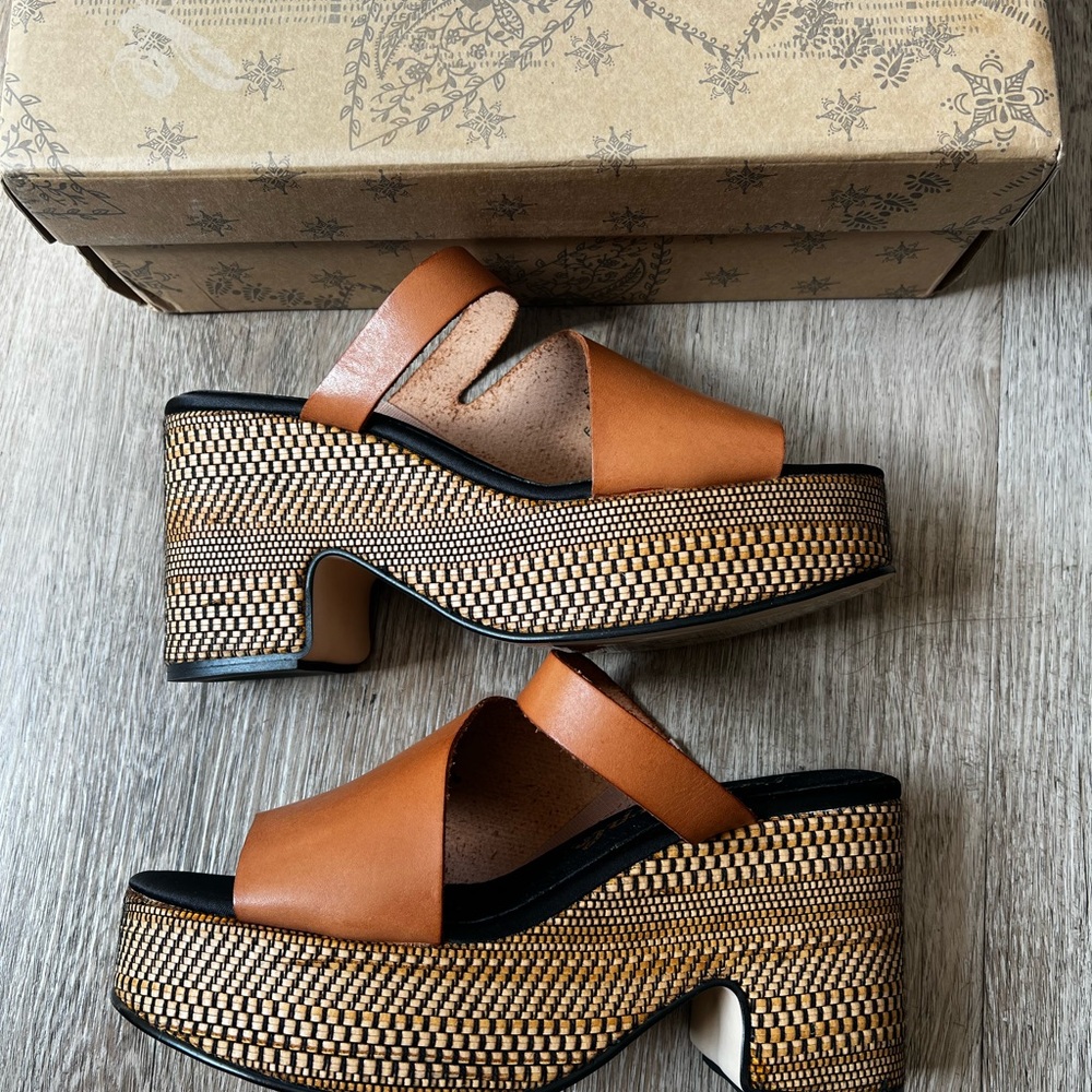 Free People Demi Clog Tan Platform Sandals Size 5.5 Brand New